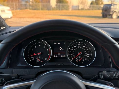 Used 2017 Volkswagen GTI SE image 26