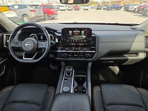 Used 2024 Nissan Pathfinder Platinum w/ Cargo Package image 10