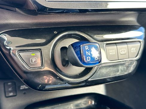 Used 2017 Toyota Prius Prime Premium image 24
