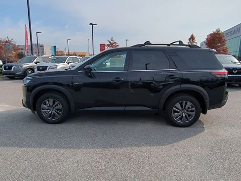 New 2025 Nissan Pathfinder SV image 7