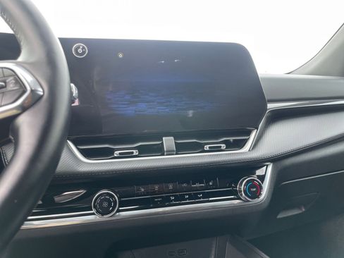 Used 2025 Chevrolet Equinox LT image 18