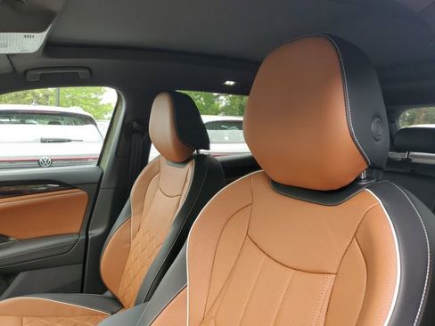 New 2026 Volkswagen Tiguan SEL R-Line AWD/4WD image 16