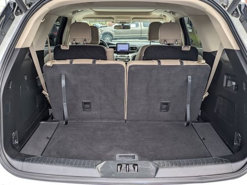 Used 2021 Ford Explorer XLT w/ Equipment Group 202A image 13