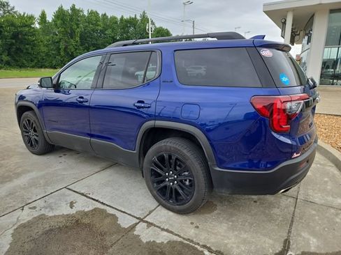 Used 2023 GMC Acadia SLE w/ Driver Convenience Package FWD image 3