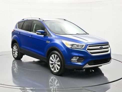 Used 2017 Ford Escape Titanium image 3