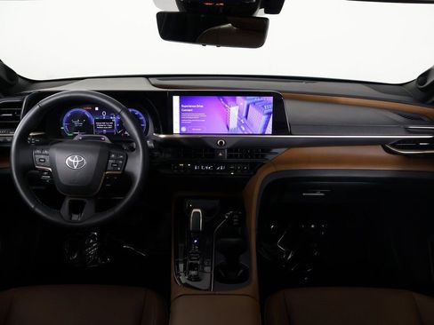 Used 2025 Toyota Crown Signia w/ Advanced Technology Package AWD/4WD image 8