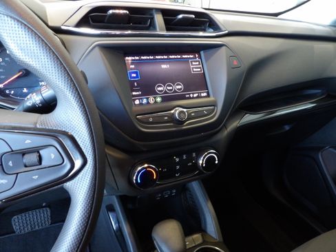 Used 2021 Chevrolet TrailBlazer LS FWD image 12