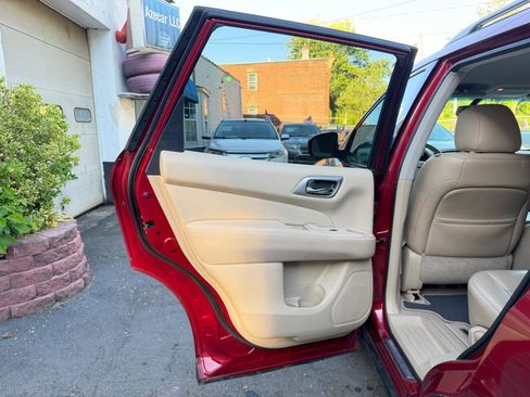 Used 2014 Nissan Pathfinder SL w/ Trailer Tow Package AWD/4WD image 32