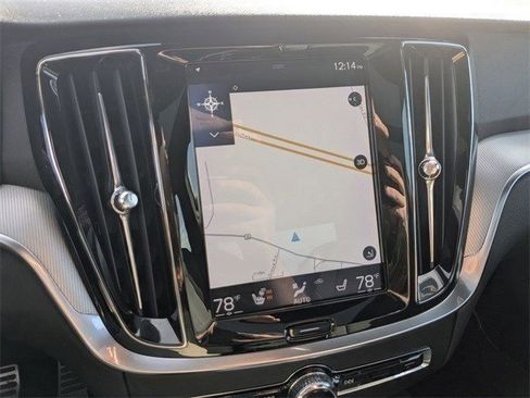 Used 2019 Volvo S60 T5 R-Design image 16