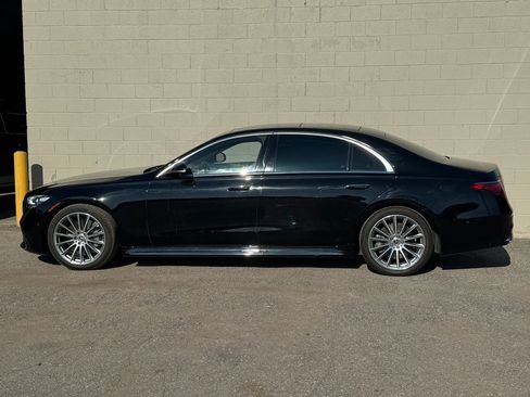 Used 2022 Mercedes-Benz S 580 4MATIC Sedan w/ AMG Line Package image 2