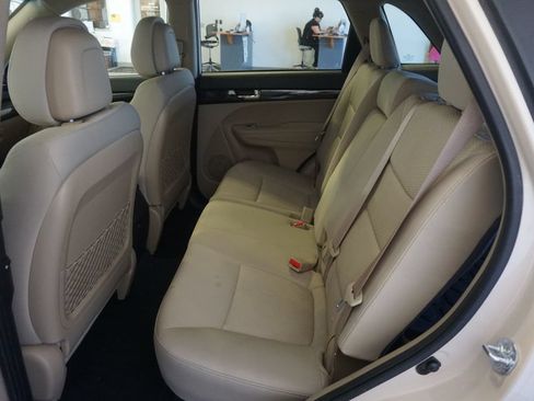 Used 2011 Kia Sorento 2WD w/ Convenience Pkg image 17