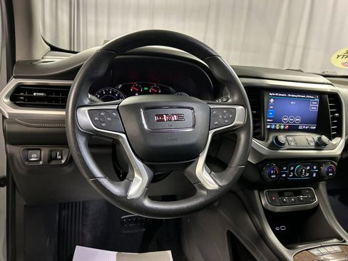 Used 2023 GMC Acadia SLE image 15