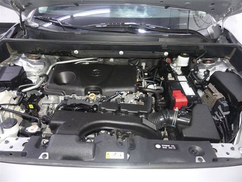Used 2021 Toyota RAV4 LE FWD image 12