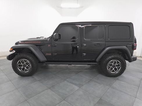 Used 2025 Jeep Wrangler Unlimited Rubicon image 2