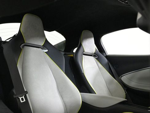 Used 2023 McLaren Artura image 16