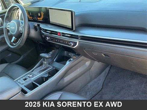 Certified 2025 Kia Sorento EX image 19