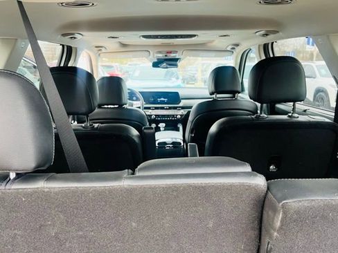 Used 2024 Kia Telluride EX w/ EX Captain's Chair Package image 9