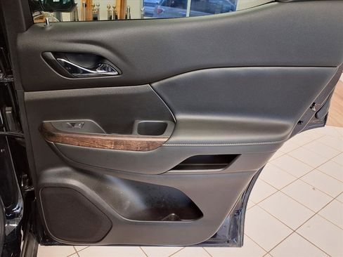 Used 2021 GMC Acadia Denali w/ Denali Technology Package image 13