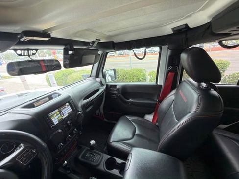 Used 2017 Jeep Wrangler Unlimited Rubicon AWD/4WD image 12