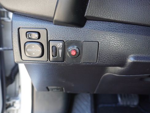 Used 2017 Toyota Corolla SE FWD image 13
