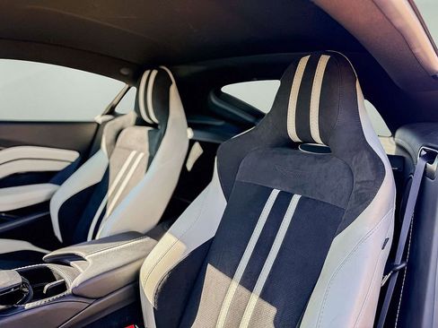 Used 2023 Aston Martin V8 Vantage Coupe image 15