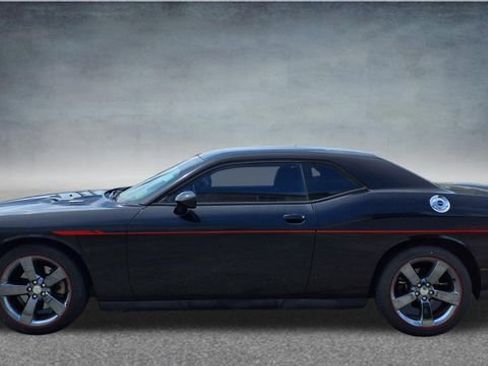Used 2014 Dodge Challenger R/T w/ R/T Redline Group RWD image 2