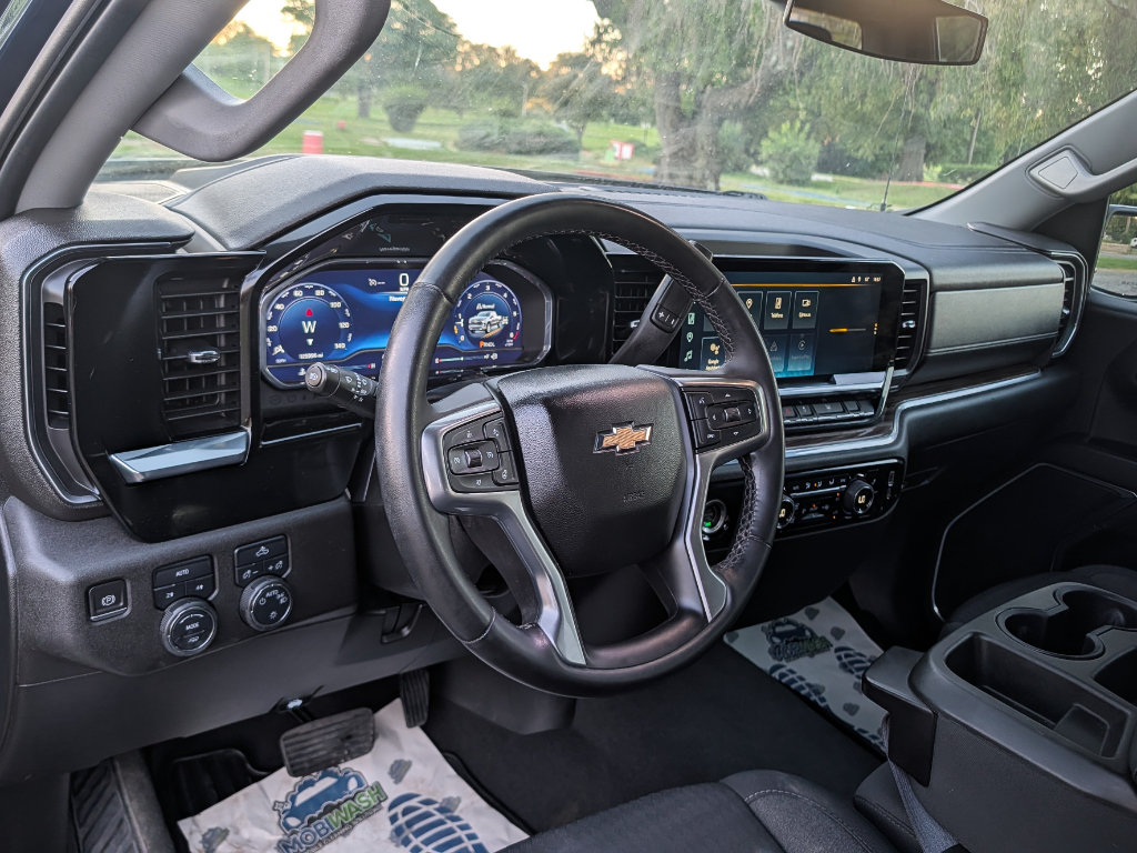 Used 2023 Chevrolet Silverado 1500 LT AWD/4WD image 19