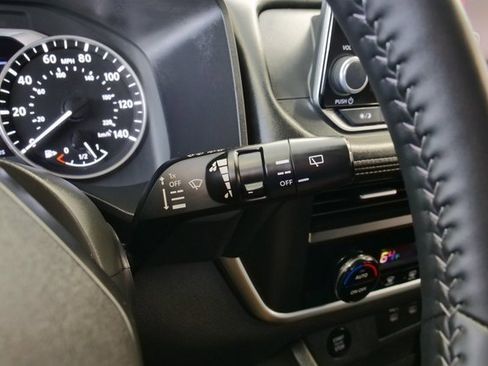 Used 2025 Nissan Rogue SV image 25