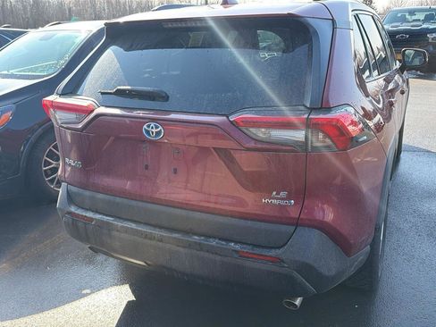 Used 2020 Toyota RAV4 LE w/ Carpet Mat Package image 8
