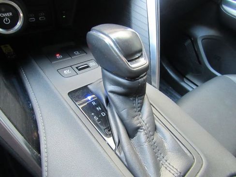 Used 2023 Toyota Venza Limited image 48