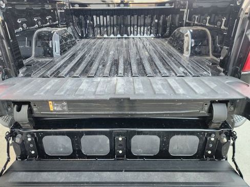 Used 2023 Chevrolet Silverado 1500 Custom image 30