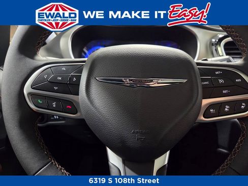 New 2026 Chrysler Pacifica Pinnacle image 7