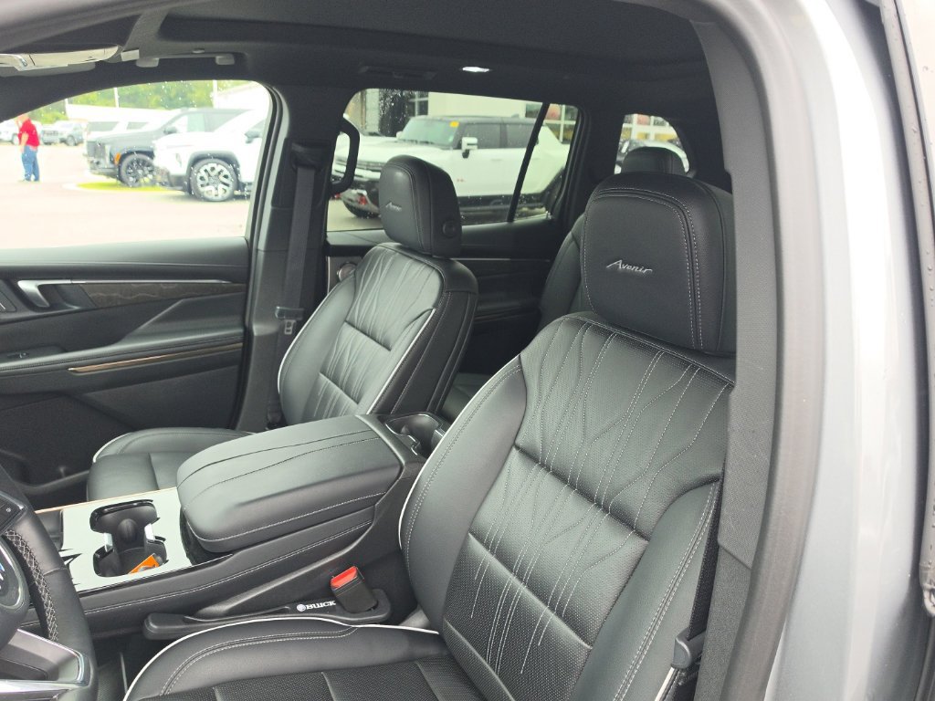Used 2025 Buick Enclave Avenir w/ Super Cruise Package FWD image 10