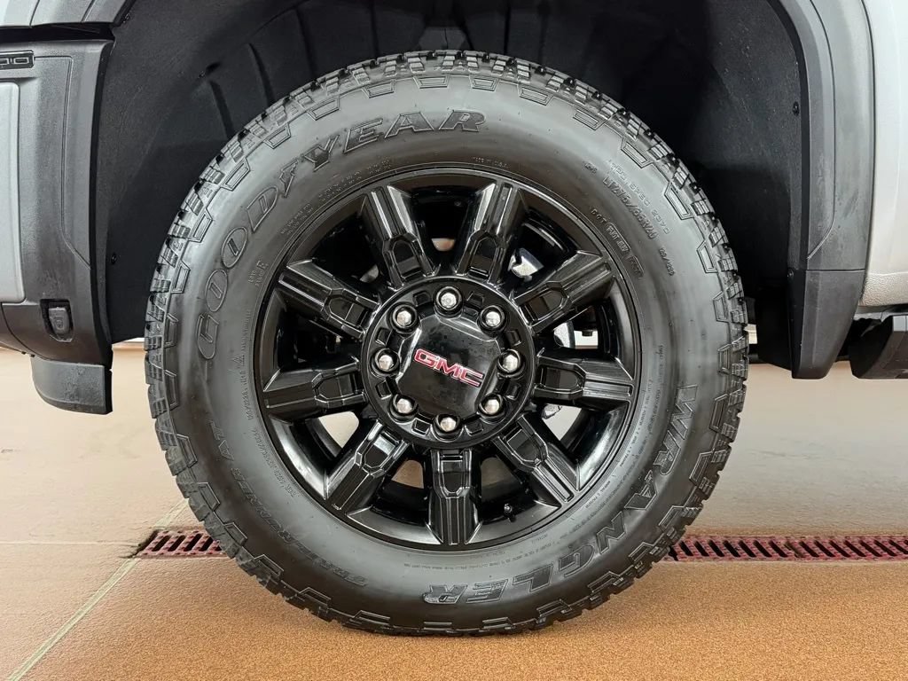 Used 2026 GMC Sierra 3500 AT4 w/ AT4 Premium Plus Package AWD/4WD image 9