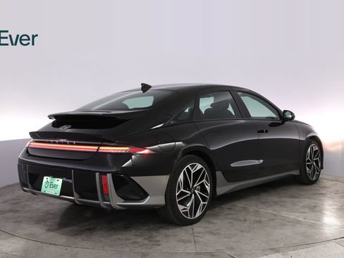 Used 2023 Hyundai Ioniq 6 Limited RWD image 3