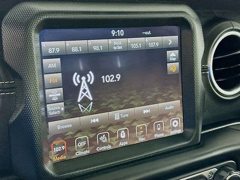 Used 2022 Jeep Wrangler Unlimited Sahara w/ Cold Weather Group image 23