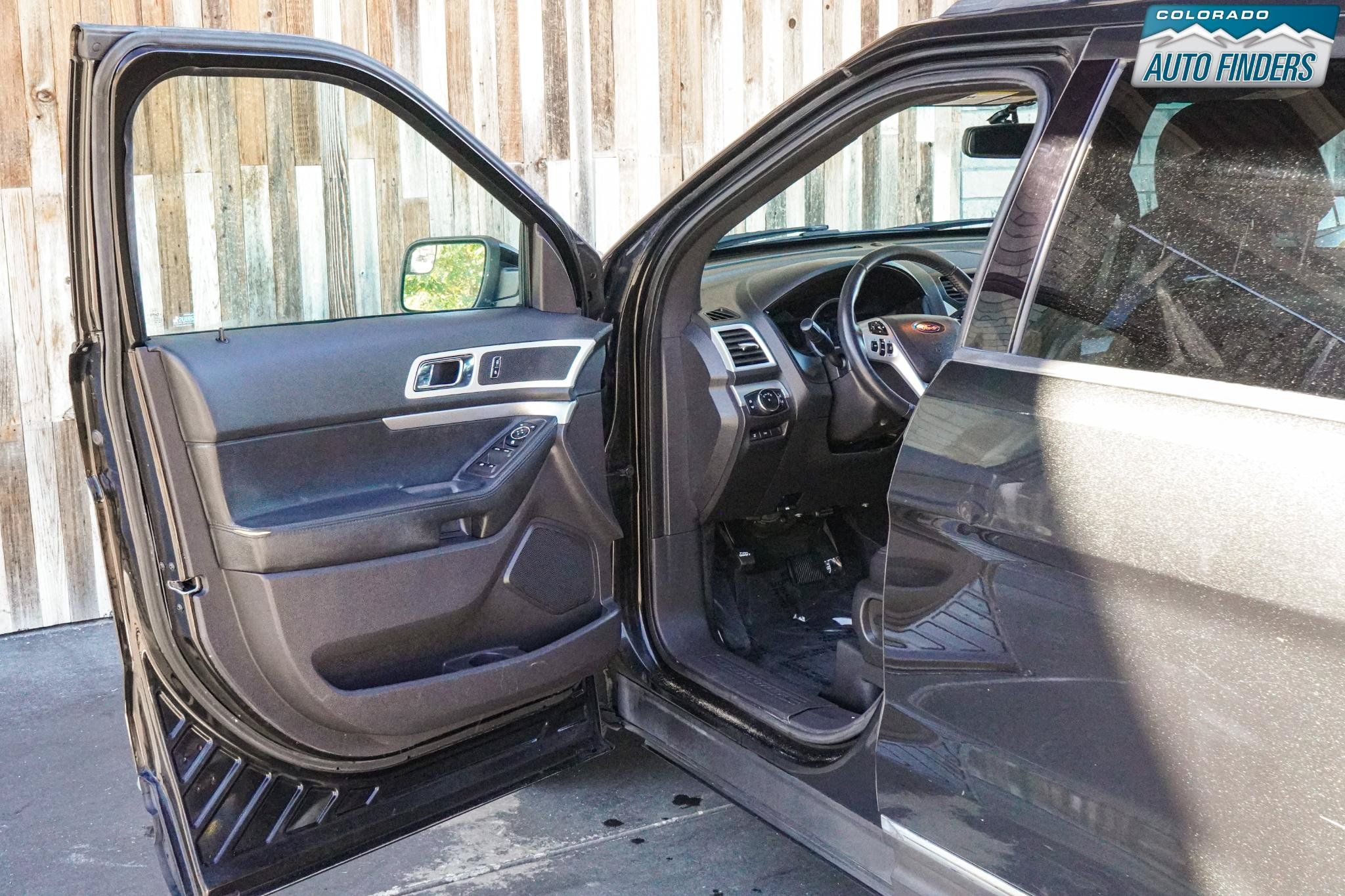 Used 2015 Ford Explorer XLT w/ Equipment Group 202A AWD/4WD image 10