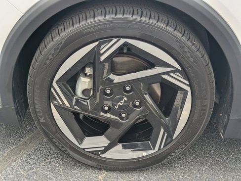 Used 2025 Kia K4 EX image 11