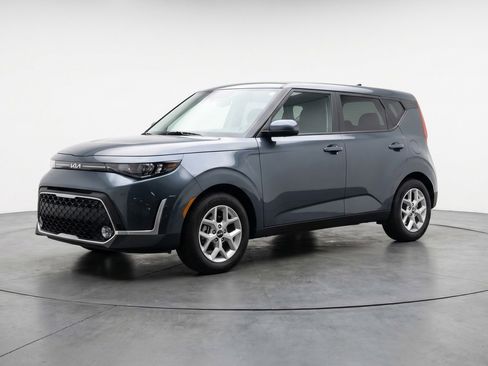 Used 2025 Kia Soul LX w/ LX Technology Package FWD image 3