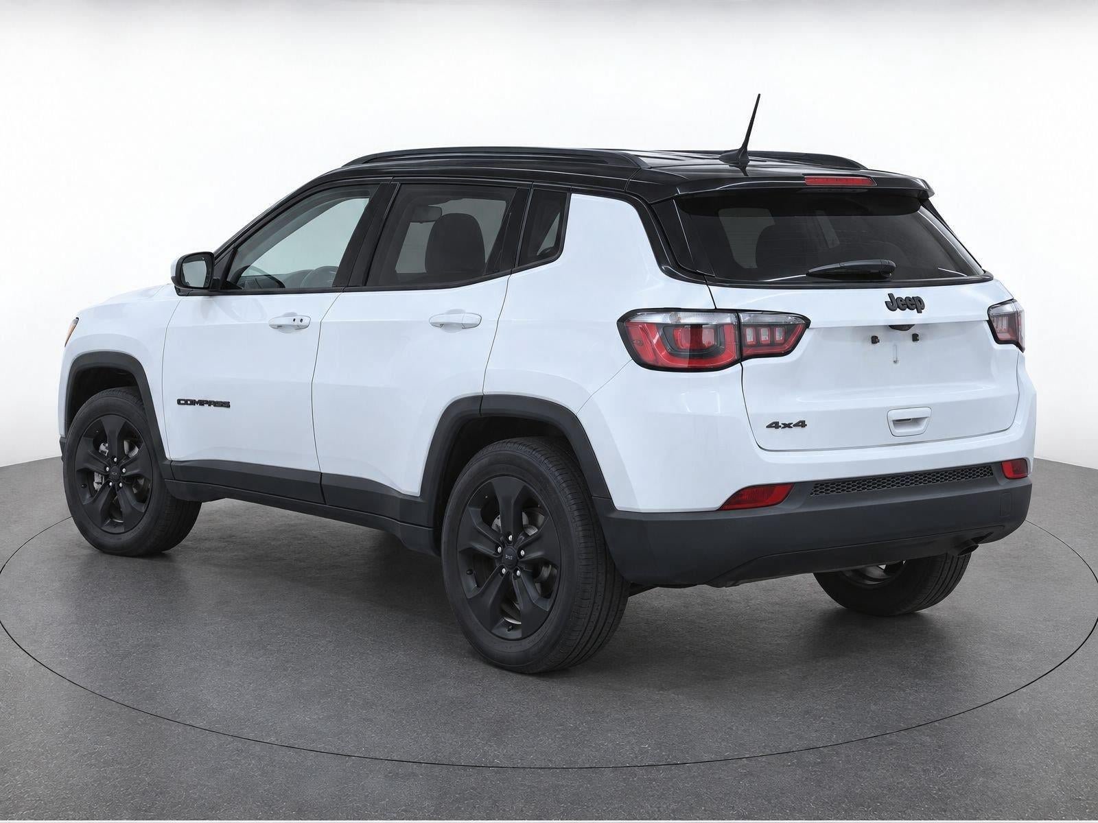 Used 2019 Jeep Compass Latitude FWD image 4
