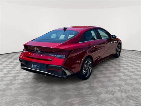 Certified 2025 Hyundai Elantra Limited FWD image 6