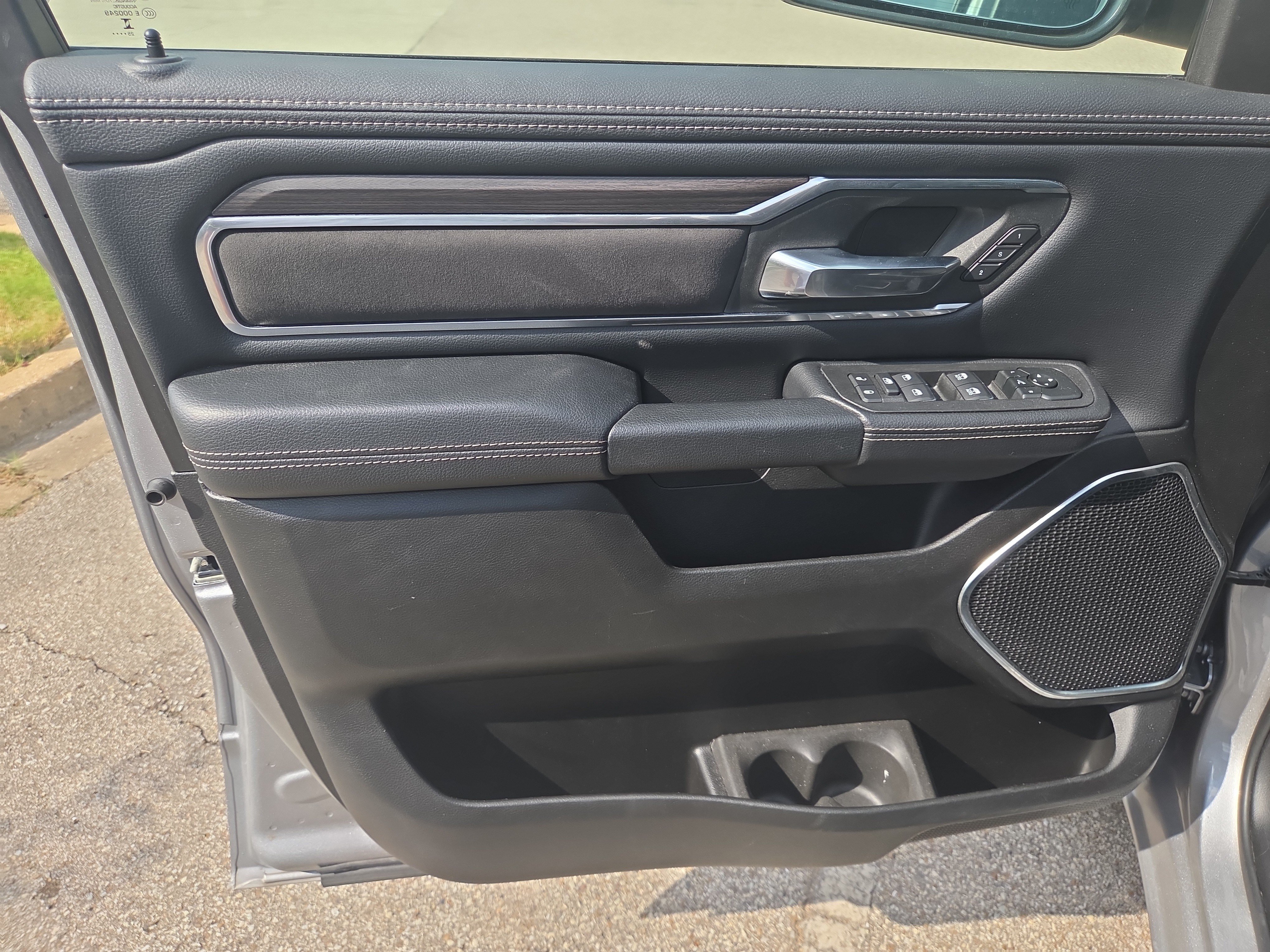 Used 2026 RAM 1500 Laramie AWD/4WD image 6