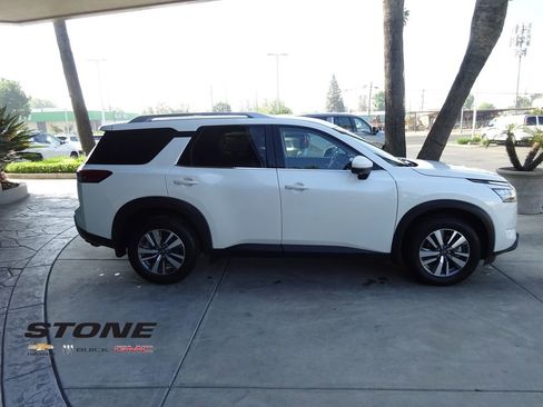 Used 2024 Nissan Pathfinder SL image 9