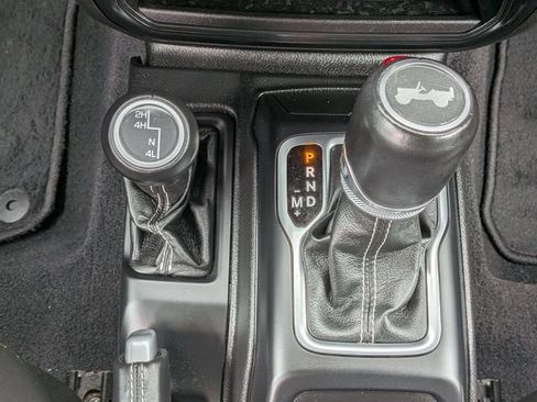 Used 2022 Jeep Wrangler Unlimited Sahara w/ LED Lighting Group AWD/4WD image 17