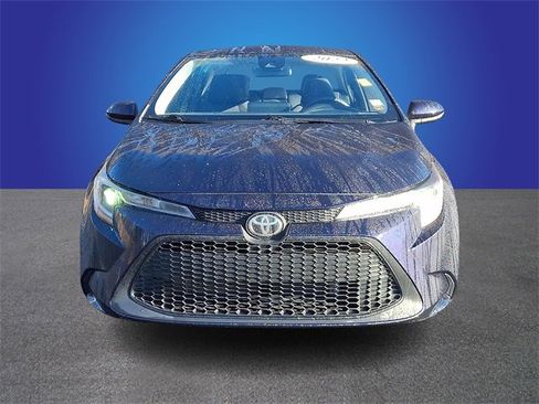 Used 2022 Toyota Corolla LE image 2
