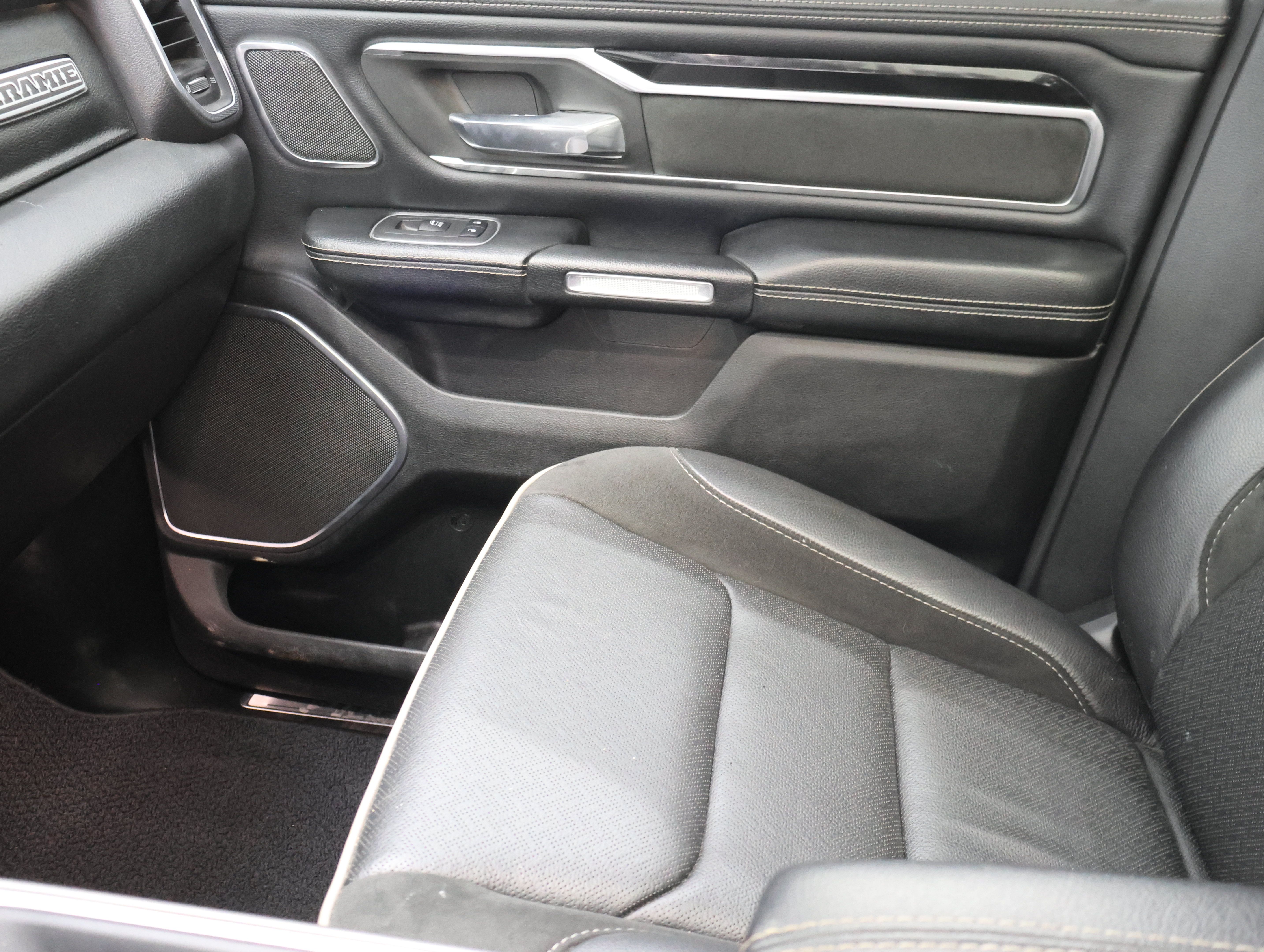 Used 2020 RAM 1500 Laramie AWD/4WD image 14