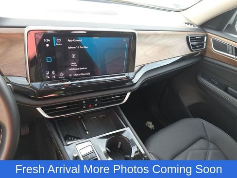 Used 2025 Volkswagen Atlas SE image 11