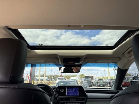 Used 2024 Lexus ES 350 350 w/ Premium Package image 18