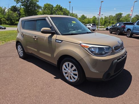 Used 2015 Kia Soul FWD image 1