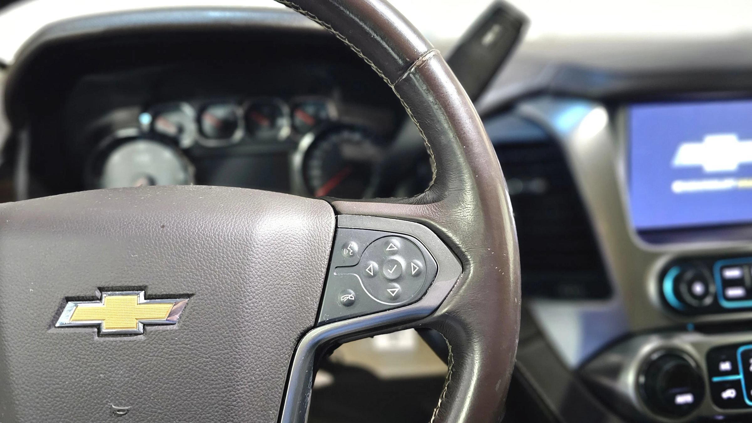 Used 2018 Chevrolet Suburban LT AWD/4WD image 12